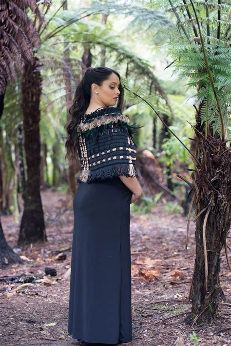 Black & Gold Korowai (shawl) | Maori designs, Maori patterns, Muslimah ...