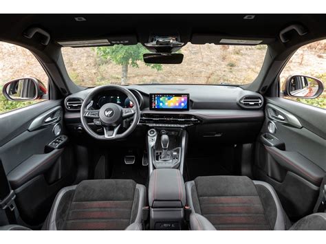 2024 Dodge Hornet Plug-In Hybrid: 46 Interior Photos | U.S. News