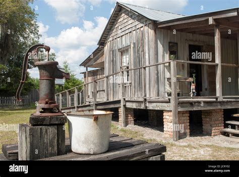 Florida cracker architecture house hi-res stock photography and images ...