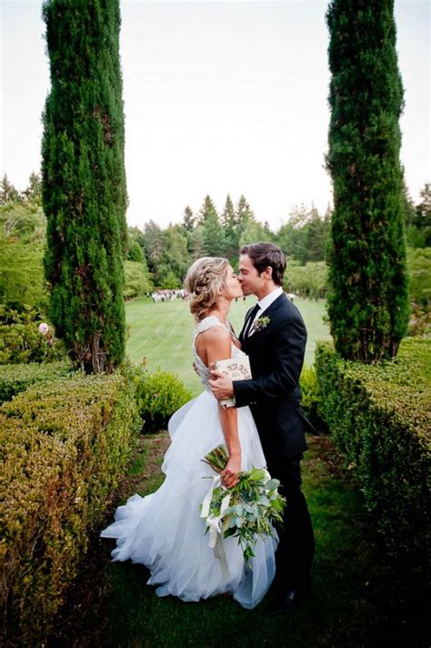 Garden Wedding in Oregon at Duckridge Farm | Junebug Weddings