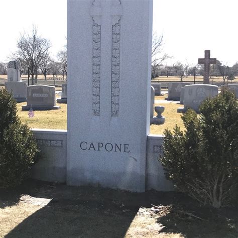 Alphonse "Al" Capone Grave - 2 tips