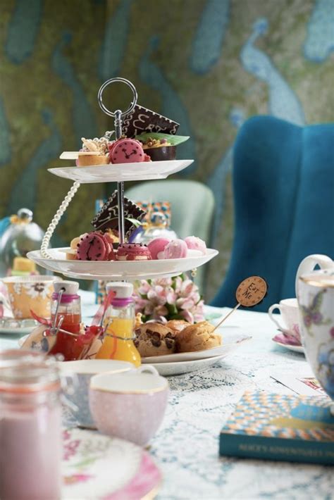 Go Mad w/ this Alice in Wonderland Tea Party in London – Inspirations | Essential Home