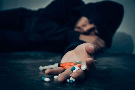 4 Stages of Drug Addiction: from Experimentation to Full Blown Dependency