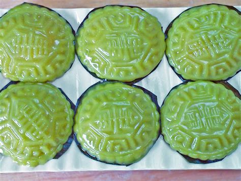 Ang Ku Kueh (Kuih Angkoo) - KitchenTigress