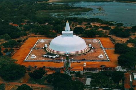 Ruwanweliseya Stupa