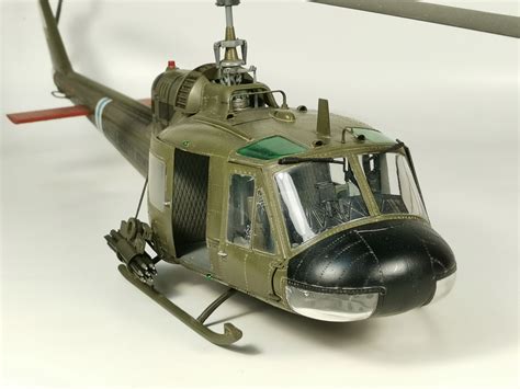 Bell UH-1 Iroquois — Каропка.ру — стендовые модели, военная миниатюра