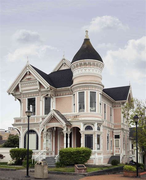 Victorian Architecture (History, Features, Famous Buildings) - Archute