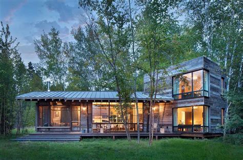 Modern-rustic cabin in Montana offers captivating lakeside views