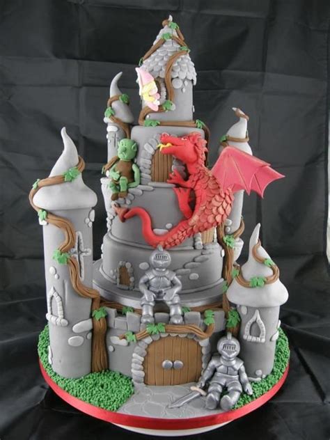 castle cake and dragon ! | Cake, Castle birthday cakes, Dragon cakes