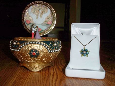 disney anastasia music box with necklace - Google Search | Anastasia music box, Music box ...