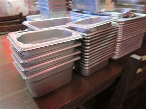 Multiple Metal Food Storage Containers (Some Lids), Misc Sizes