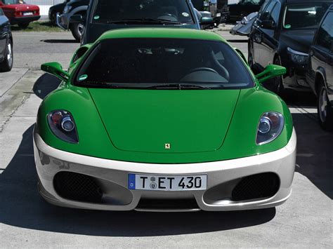 Green Posts: Pakistani flag coloured cars