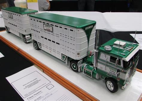 Peterbilt 352 Superior Trucking 1/25 Scale | Model truck kits, Plastic ...