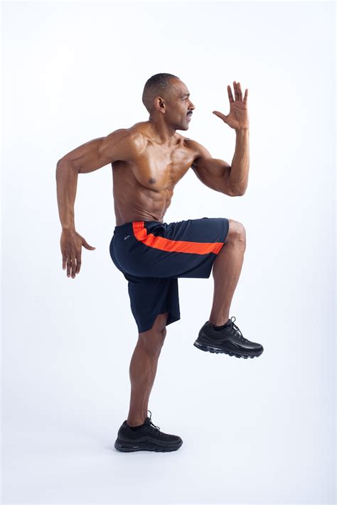 Dynamic Stretching Knee Raises | BlackDoctor