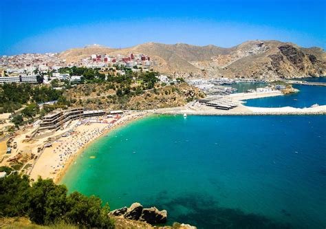 Le Maroc abrite des plages paradisiaques avec des décors naturels à couper le souffle. D’Al ...
