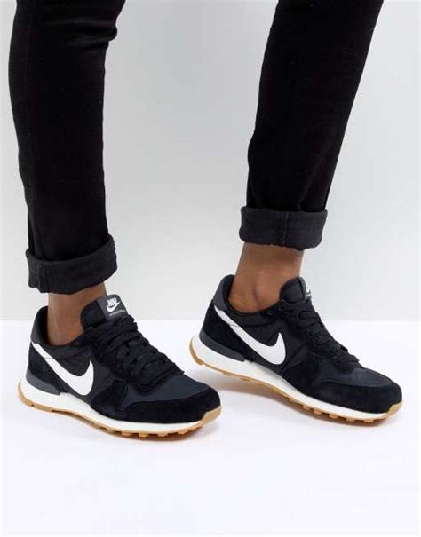 Nike black and white Internationalist Trainers | ASOS