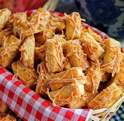 Resep Kastengel - Pengen mahir membuat kue kering kastengel yang enak, lembut dan renyah? Tak ...