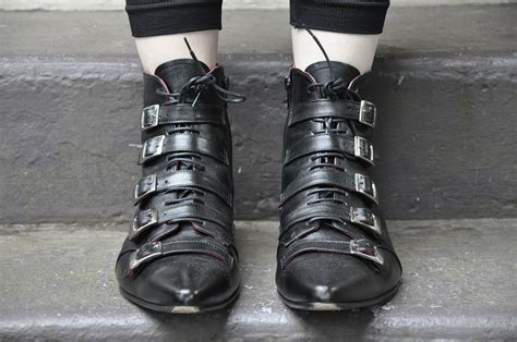 womens winklepickers - Google-søgning Witch Fashion, 80s Fashion, Gothic Fashion, Fashion Shoes ...