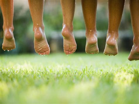 Barefoot Activity For Kids | Tinkergarten