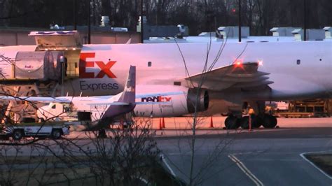 FedEx 757-200: Early Morning Landing with Partial Unload - YouTube