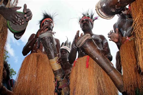 Suku Asmat - Sebaran, Ciri, Budaya, Upacara Adat, Rumah Adat, Bahasa, Seni Tari & Ukiran