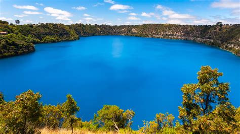 Climate change could turn some blue lakes to green or brown