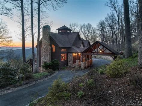 501 Abingdon Way, Asheville, NC, 28804 in 2020 | Mountain home exterior, Rustic houses exterior ...