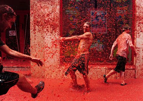 Fiesta: La Tomatina Lugar: Buñol, Valencia, España Fecha: último ...