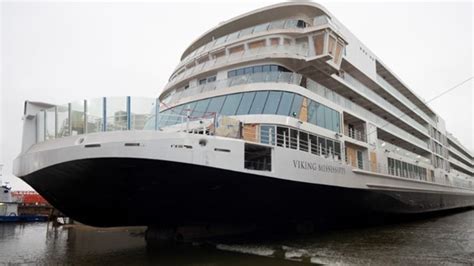 Viking Mississippi cruise ship touches water for the first time | ksdk.com