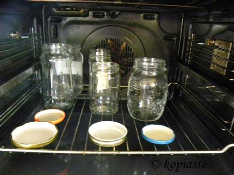 sterilizing-jars-in-the-oven - A Senhora do Monte