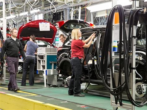 Toyota factory workers in Canada to vote on joining Unifor union | Automotive News