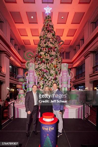 Macy's State Street Store Manager Matt Sarosy, Macy's Chief... News Photo - Getty Images