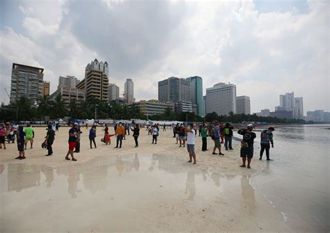 IN PHOTOS: Artificial white sand beach on Manila Bay opens