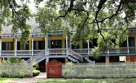 Historical Louisiana Plantation Tour Guide | Livery Tours