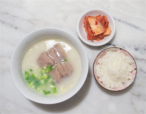 Seolleongtang (설렁탕) - Ox Bone Soup with Brisket Recipe - Everybunny Eats