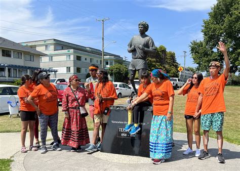 Kainai Nation runners reach Pacific Ocean after cross-country run for MMIWM | Globalnews.ca