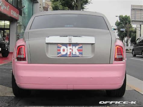 Another pink Rolls Royce dares to come out in open