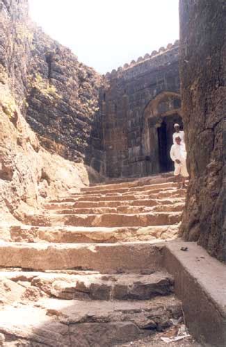 Pratapgarh Fort Photo Gallery, Photos of Pratapgarh Fort, Maharashtra ...