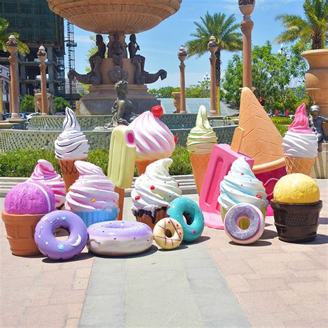 Outdoor Giant Ice Cream Cones Sculpture Fiber Glass Sculpture For Party ...