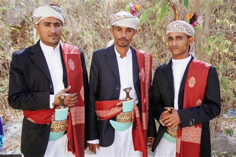 Afrah Nasser's Blog: Into Yemeni Grooms' Traditional Costumes