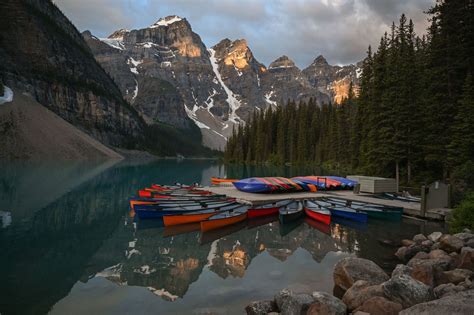 How to See an Amazing Sunrise at Moraine Lake in Banff