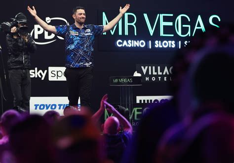 Unstoppable Humphries races to Mr Vegas Grand Slam of Darts title | PDC