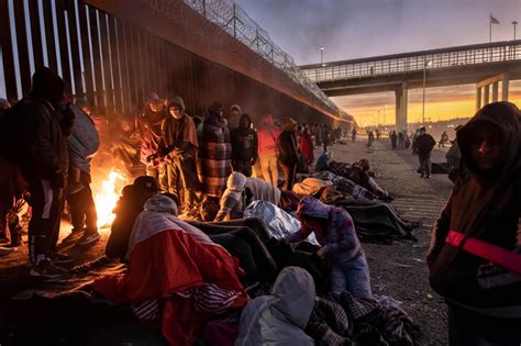 Photos: El Paso sees surge in border crossings | CNN