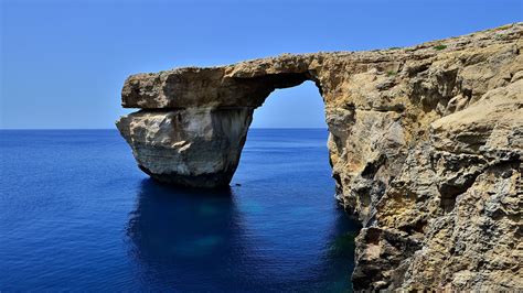 'It's heartbreaking': Malta's famous Azure Window collapses into sea | World News | Sky News