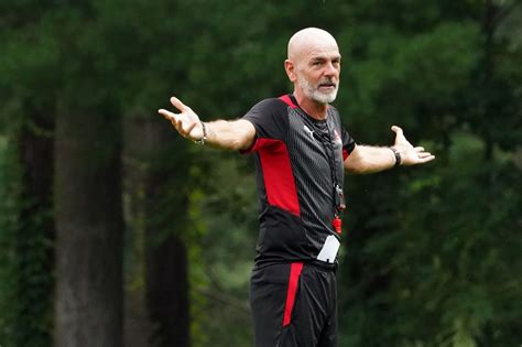 AC Milan Manager Stefano Pioli Testing A 4-4-2 Formation Possibly To ...