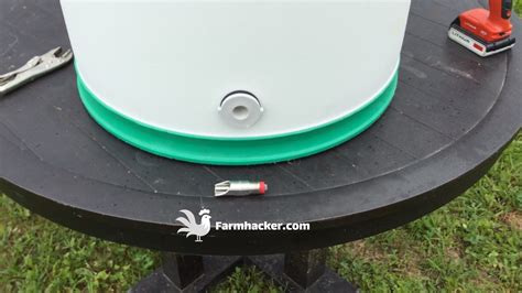 How to Make an Automatic Pig Waterer Drinker - Cheap & Easy - Farmhacker.com