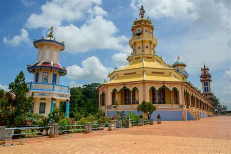 The Cao Dai Temple is so colourful you have to visit! Vietnam - Journey of a Nomadic Family