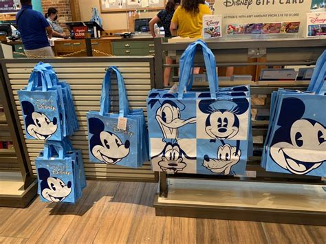 UPDATE: Walt Disney World Slowly Phasing Out Complimentary Plastic Bags, Guests Will Need to ...