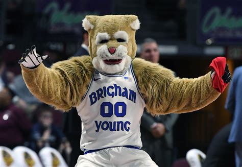 Video: BYU's Mascot Had The Craziest Dunk Of The Weekend - The Spun