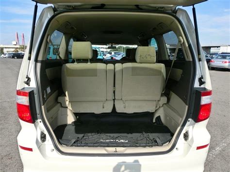 Toyota alphard seating capacity